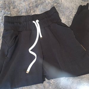 V1 Whitney Simmons x Gymshark joggers